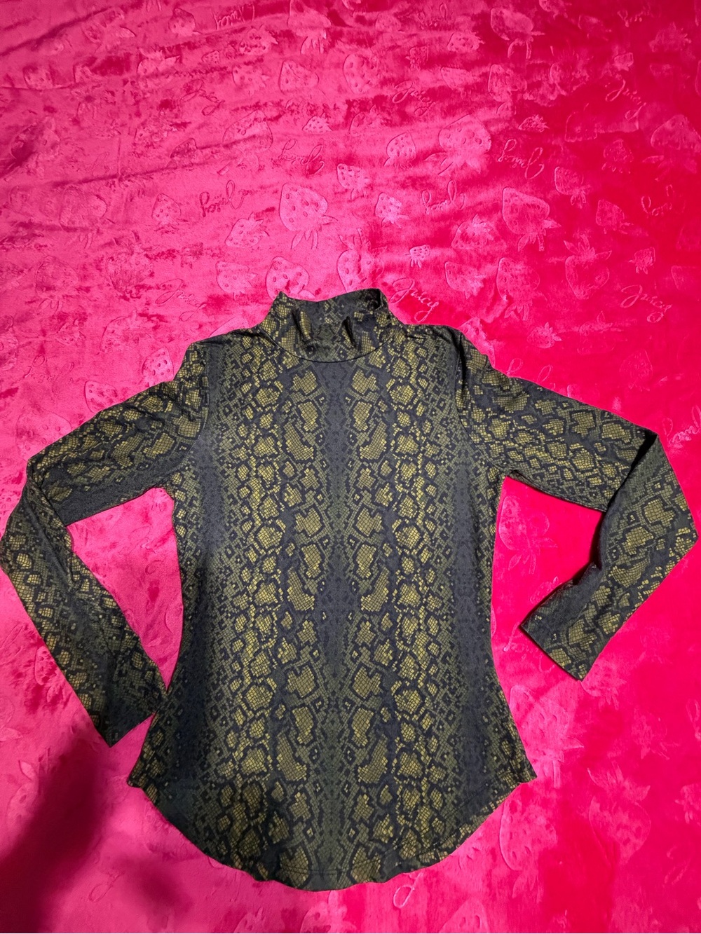 French Connection Women's Long Sleeve Snake-Print Turtleneck - Black & Olive